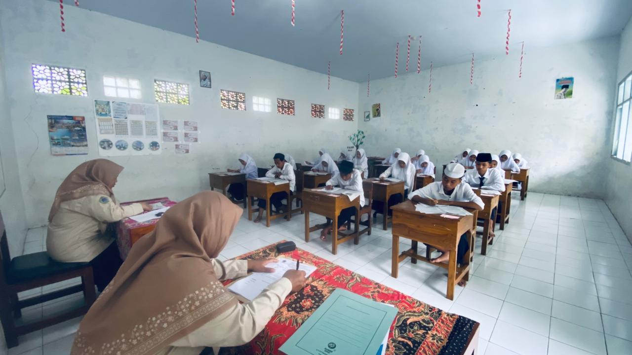 Pelaksanaan Penilaian Sumatif Akhir Jenjang (PSAJ) SMP Al-Khoiriyah Ranupakis Tahun Pelajaran 2025/2026 - foto 1